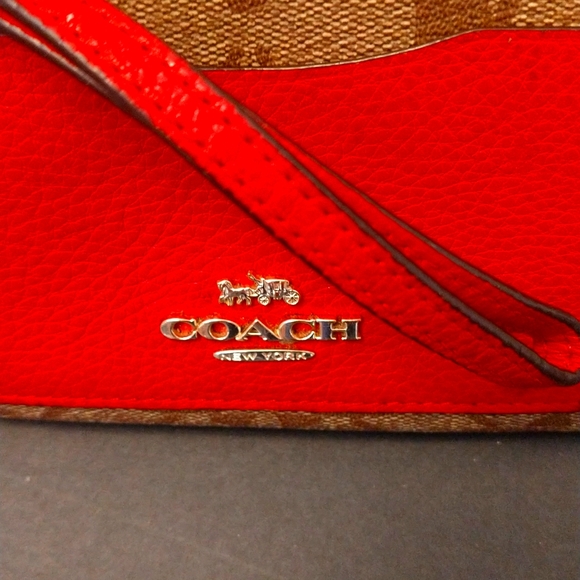 VGUC. Coach wristlet. - Picture 2 of 11